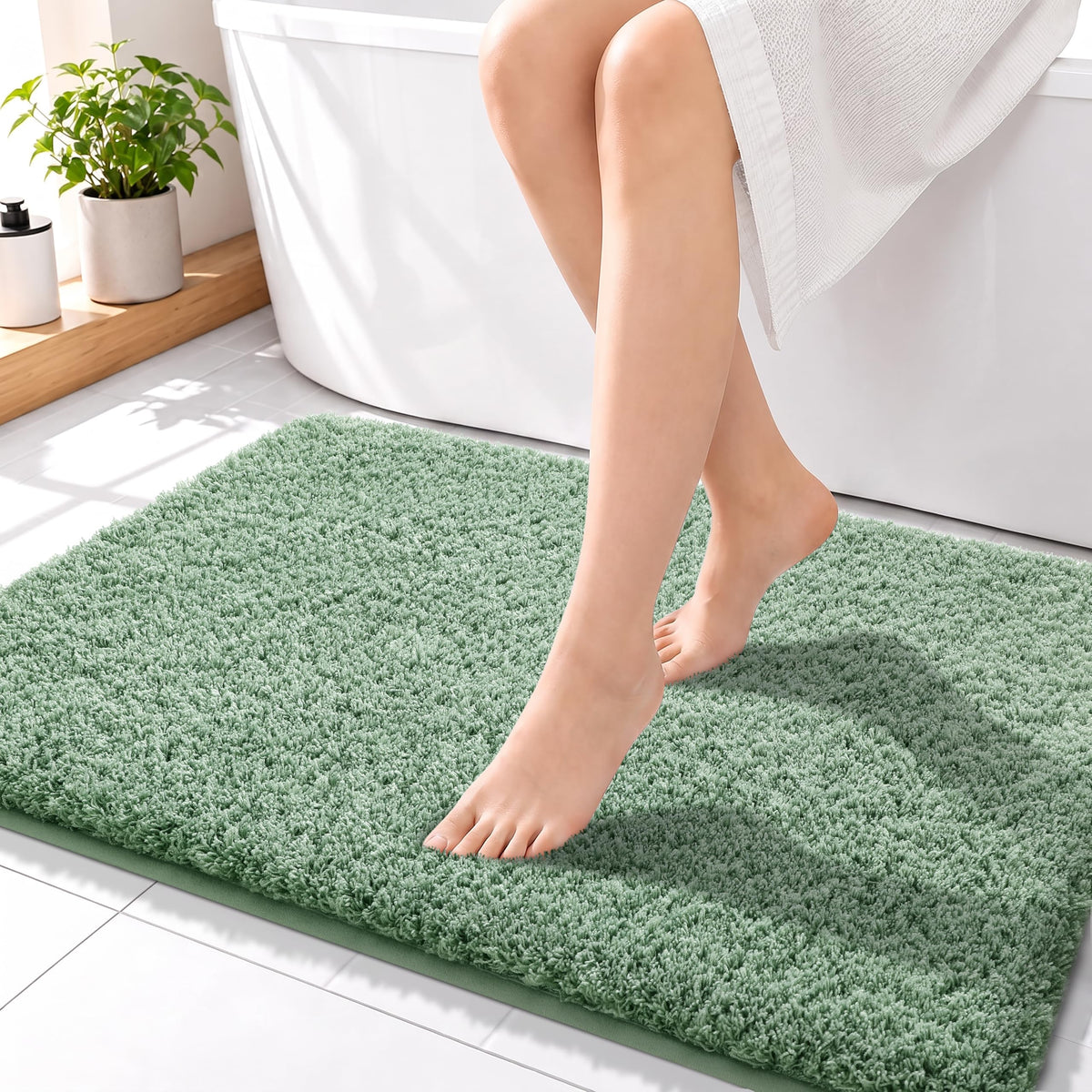 Yimobra Bathroom Rugs Non Slip Washable, Ultra Soft and Water Absorbent Bath Mats, Fluffy Shower Mat Outside, Plush Matts for Bathroom Floor/Sink, 24X17, Home Decor Accessories, Light Gray and White