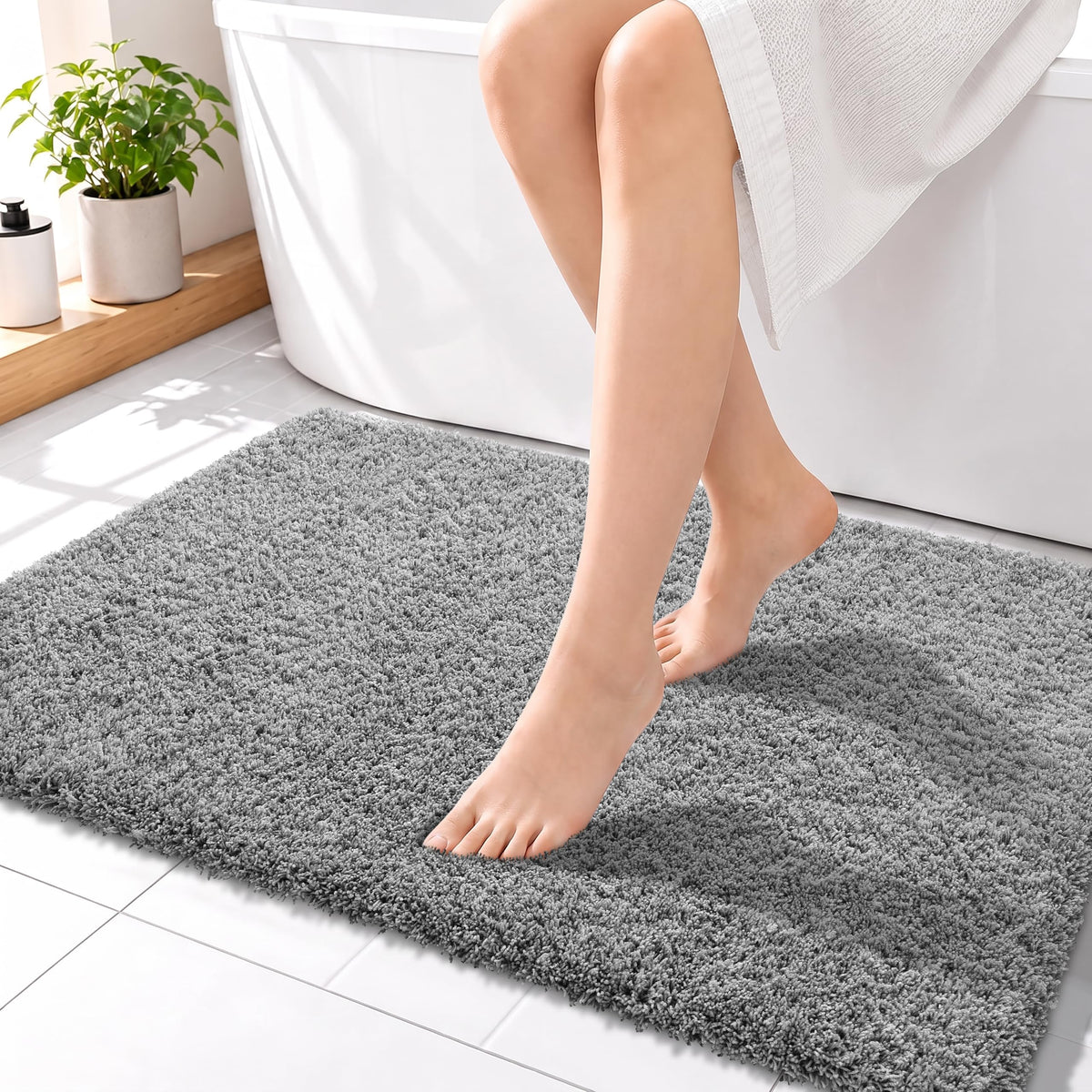 Yimobra Bathroom Rugs Non Slip Washable, Ultra Soft and Water Absorbent Bath Mats, Fluffy Shower Mat Outside, Plush Matts for Bathroom Floor/Sink, 24X17, Home Decor Accessories, Light Gray and White